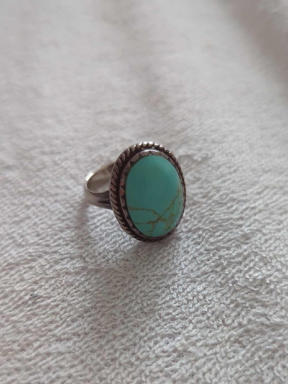 Vintage Southwestern-style Sterling Silver & Turquoise Oval Ring-size 7